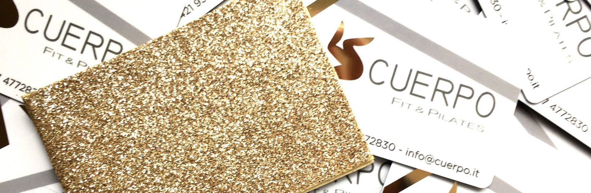 Biglietti da visita e tessera glitterata di Cuerpo Fit & Pilates