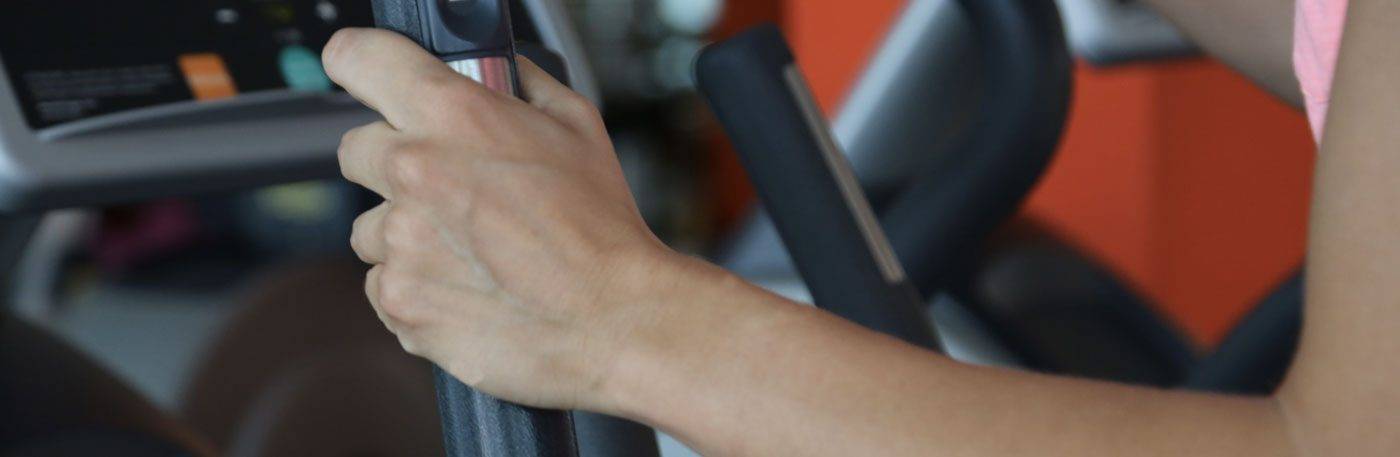 Dettaglio di una macchina cardio nella sala fitness Cuerpo