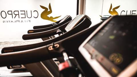 Tapis roulant Technogym nella sala fitness di Cuerpo